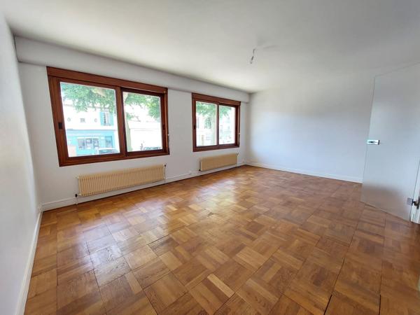 Parking + appartement + annexe