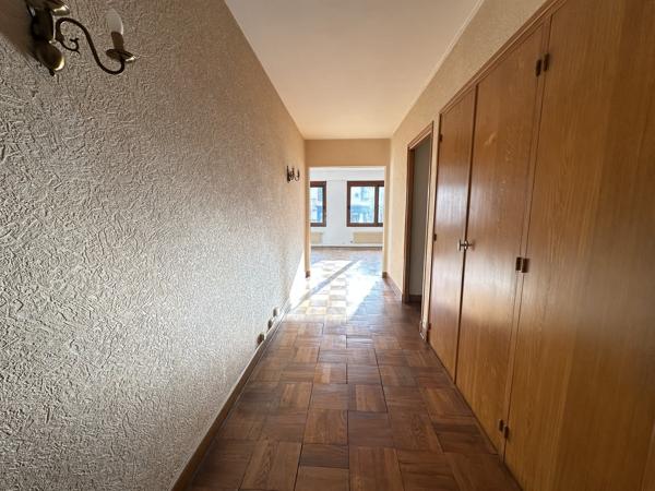 Parking + appartement + annexe