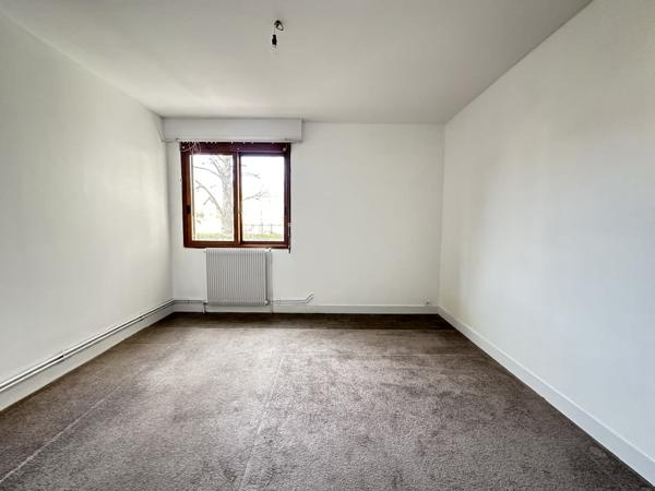 Parking + appartement + annexe