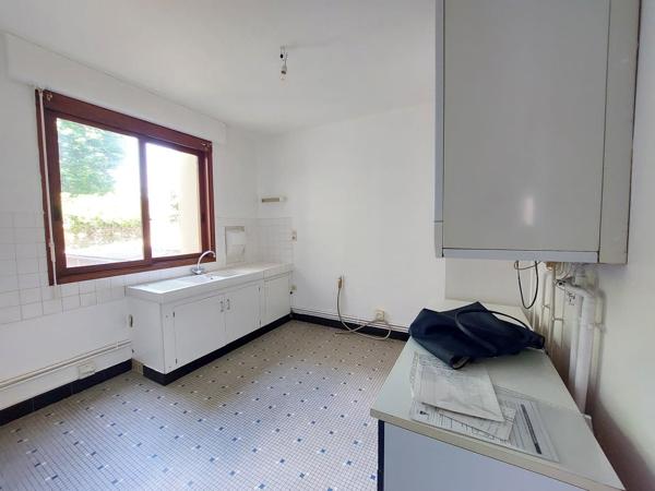 Parking + appartement + annexe