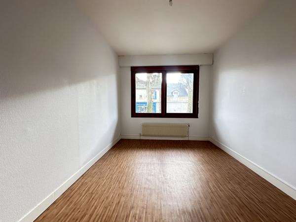 Parking + appartement + annexe