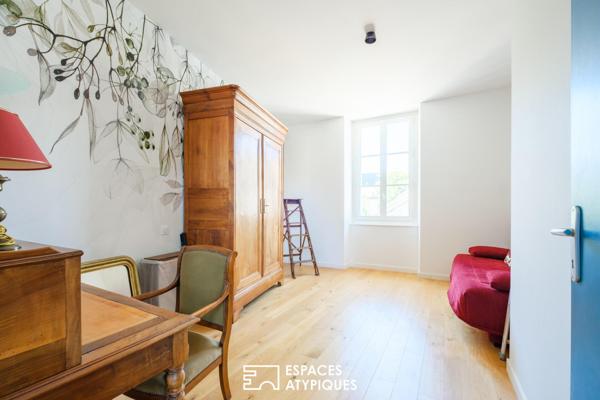 Loft d’architecte avec terrasse suspendue, ascenseur privatif et double garage – Poitiers Plateau