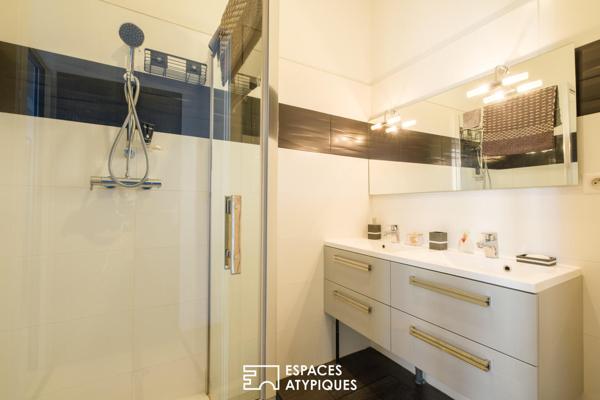 Loft d’architecte avec terrasse suspendue, ascenseur privatif et double garage – Poitiers Plateau