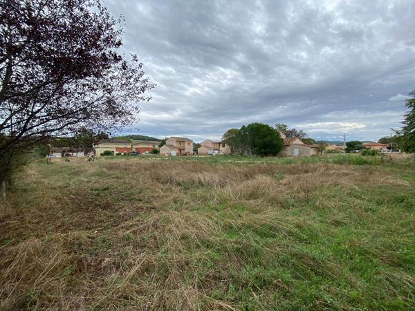 Terrain constructible à Bessieres de 940m² !