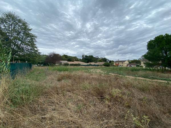 Terrain constructible à Bessieres de 940m² !