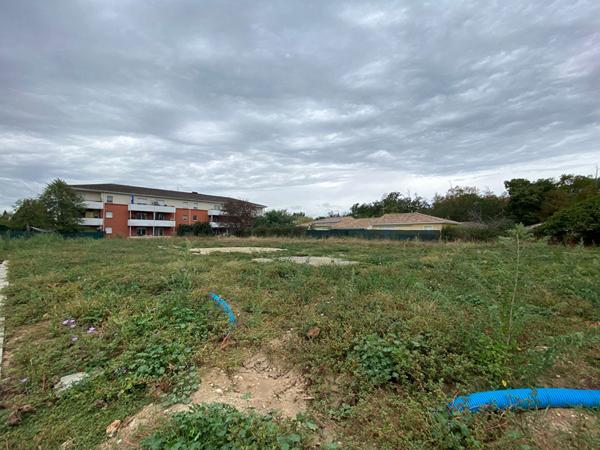 Terrain constructible à Bessieres de 940m² !