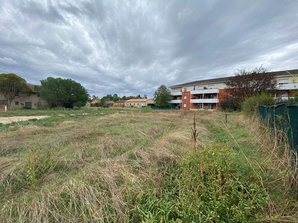 Terrain constructible à Bessieres de 940m² !