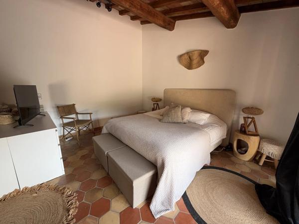 Vente                                                      Propriété
                        
                     8 pièces                                         à La Garde-Freinet