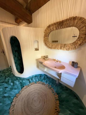 Vente                                                      Propriété
                        
                     8 pièces                                         à La Garde-Freinet