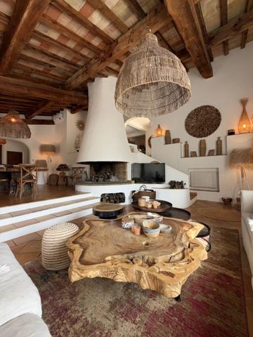 Vente                                                      Propriété
                        
                     8 pièces                                         à La Garde-Freinet