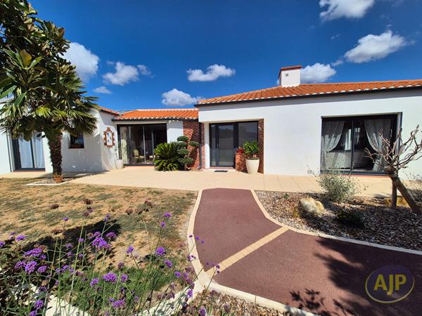 Maison à vendre Challans - 6 pièces, 191m² avec 3 chambre(s) à 787 500€ - AJP Immobilier Challans