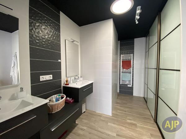Maison à vendre Challans - 6 pièces, 191m² avec 3 chambre(s) à 787 500€ - AJP Immobilier Challans