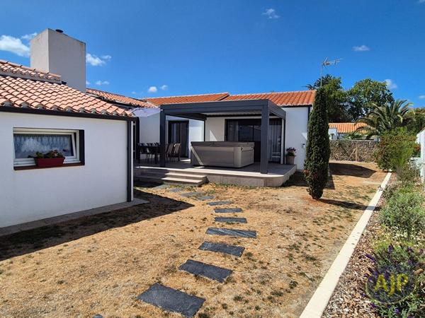 Maison à vendre Challans - 6 pièces, 191m² avec 3 chambre(s) à 787 500€ - AJP Immobilier Challans