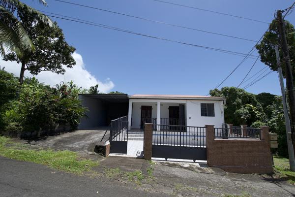 Belle maison T3 meublée climatisée sur les hauteurs de 3 rivières