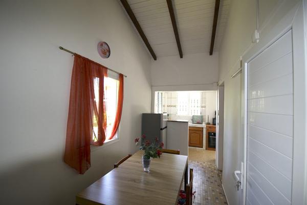 Belle maison T3 meublée climatisée sur les hauteurs de 3 rivières
