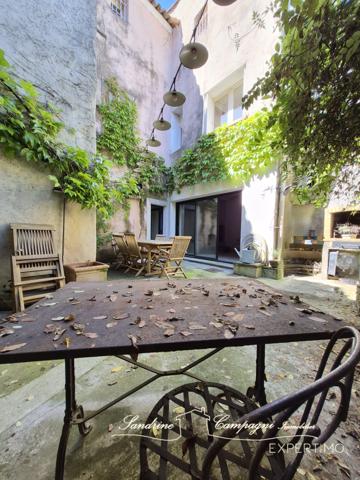 maison de village de caractère T7 avec grande cour piscinable et annexe