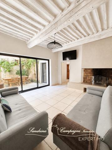maison de village de caractère T7 avec grande cour piscinable et annexe