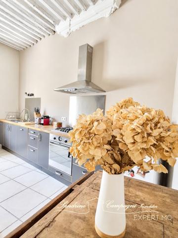maison de village de caractère T7 avec grande cour piscinable et annexe