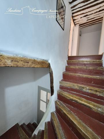 maison de village de caractère T7 avec grande cour piscinable et annexe