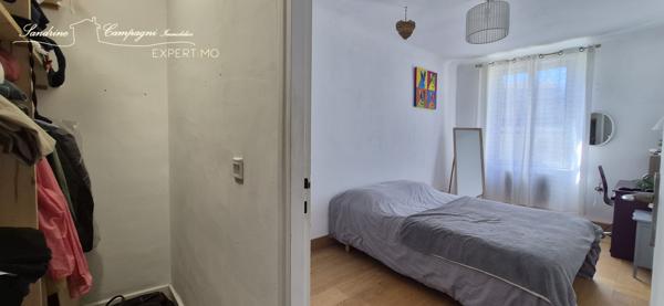 maison de village de caractère T7 avec grande cour piscinable et annexe
