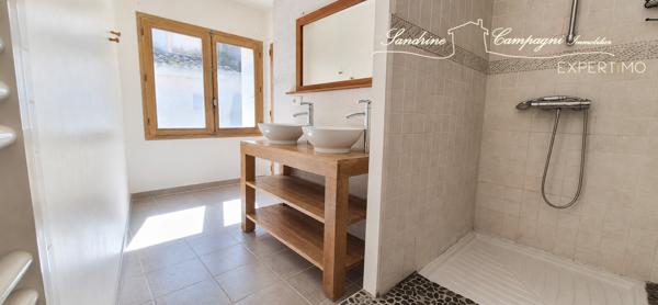 maison de village de caractère T7 avec grande cour piscinable et annexe