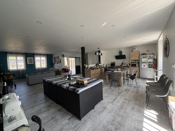 Côte d'Or : Bâtisse bourguignonne de 450m² dont 260 m² rénové (plain pied) , annexes, garages sur 4000m²  Sainte-Colombe-sur-Seine (21400)