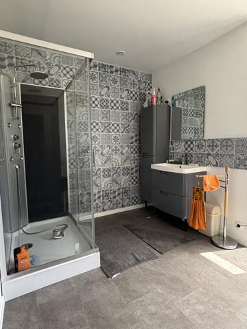 Côte d'Or : Bâtisse bourguignonne de 450m² dont 260 m² rénové (plain pied) , annexes, garages sur 4000m²  Sainte-Colombe-sur-Seine (21400)