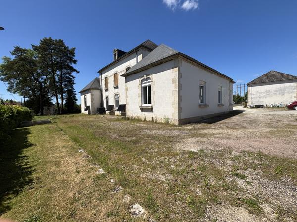 Côte d'Or : Bâtisse bourguignonne de 450m² dont 260 m² rénové (plain pied) , annexes, garages sur 4000m²  Sainte-Colombe-sur-Seine (21400)