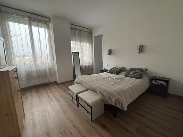 Côte d'Or : Bâtisse bourguignonne de 450m² dont 260 m² rénové (plain pied) , annexes, garages sur 4000m²  Sainte-Colombe-sur-Seine (21400)