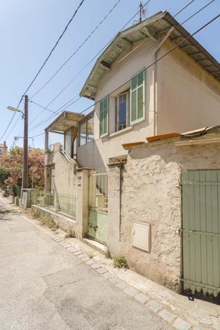 Haut de villa T3 au calme, belle terrasse et 2 pk privatifs