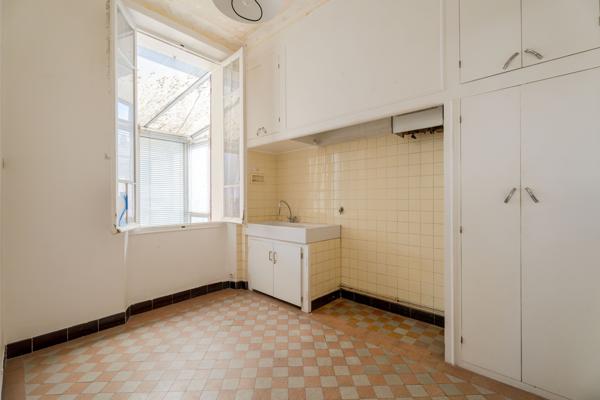 Haut de villa T3 au calme, belle terrasse et 2 pk privatifs