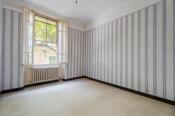Haut de villa T3 au calme, belle terrasse et 2 pk privatifs
