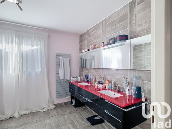 Maison à vendre 8 pièces 220 m² Saint-André-les-Alpes