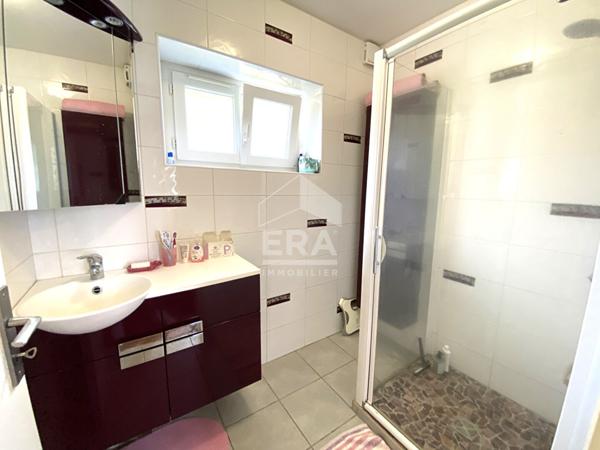 PLAINE DE NAY  : ancien corps de ferme rénové avec sa grange de 120 m²