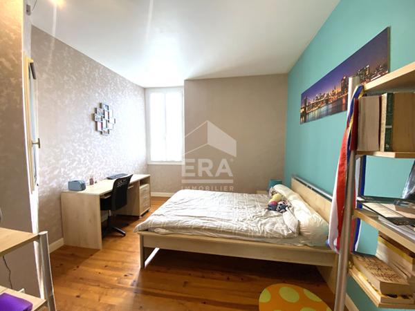 PLAINE DE NAY  : ancien corps de ferme rénové avec sa grange de 120 m²