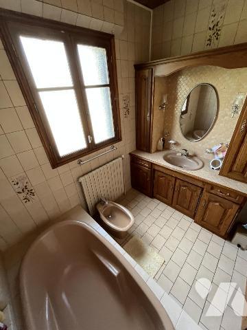 Beau potentiel, maison familiale + bâtiments secteur pont de VAUX (3556 m2)