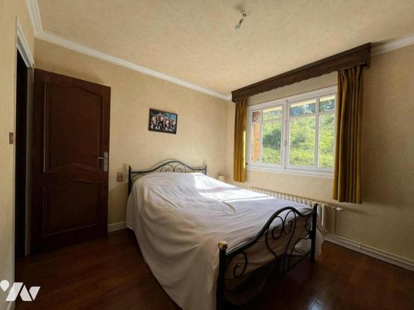 Beau potentiel, maison familiale + bâtiments secteur pont de VAUX (3556 m2)