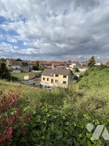 Beau potentiel, maison familiale + bâtiments secteur pont de VAUX (3556 m2)