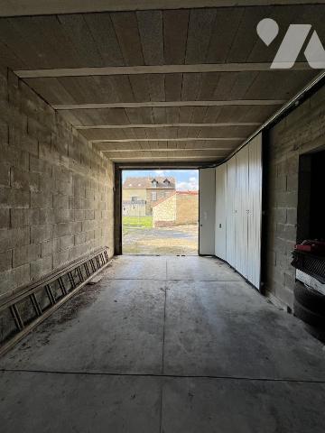 Beau potentiel, maison familiale + bâtiments secteur pont de VAUX (3556 m2)