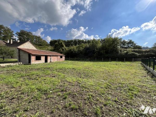 Beau potentiel, maison familiale + bâtiments secteur pont de VAUX (3556 m2)
