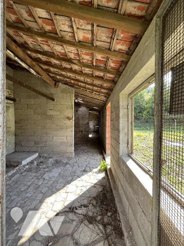 Beau potentiel, maison familiale + bâtiments secteur pont de VAUX (3556 m2)