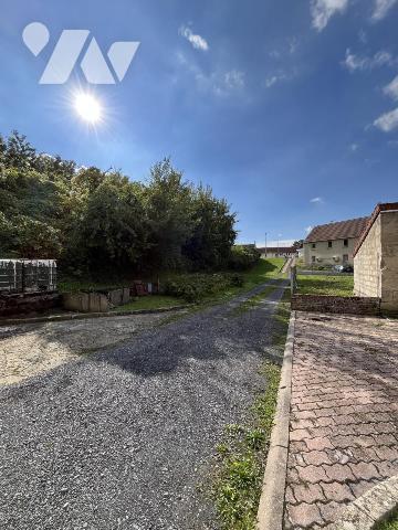 Beau potentiel, maison familiale + bâtiments secteur pont de VAUX (3556 m2)