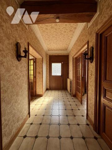 Beau potentiel, maison familiale + bâtiments secteur pont de VAUX (3556 m2)