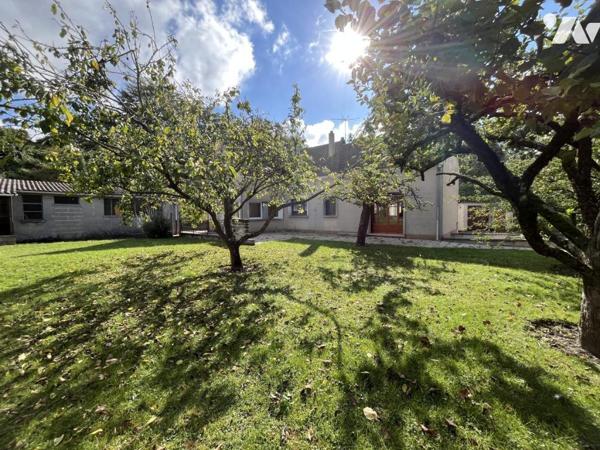 Beau potentiel, maison familiale + bâtiments secteur pont de VAUX (3556 m2)