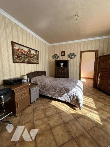 Beau potentiel, maison familiale + bâtiments secteur pont de VAUX (3556 m2)