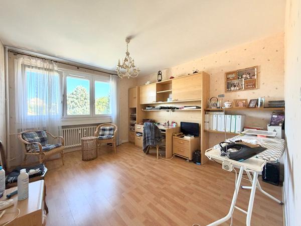 Appartement T4 de 83 m² avec garage et cave - À deux pas du Parc de l'Europe - Saint-Étienne
