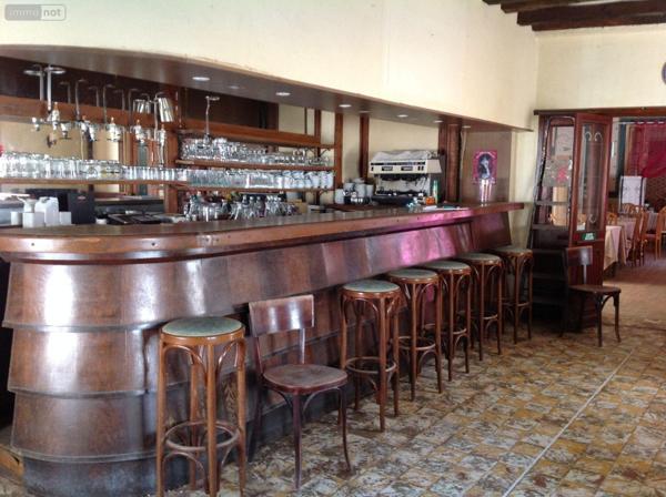 Local professionnel à vendre à Saint-Gaultier dans l'Indre (36800), ref : 037/2042