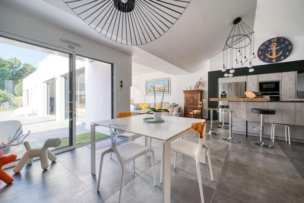 Villa Contemporaine derrière Les Parcs