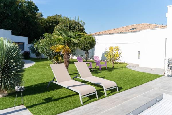 Villa Contemporaine derrière Les Parcs