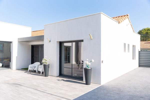 Villa Contemporaine derrière Les Parcs